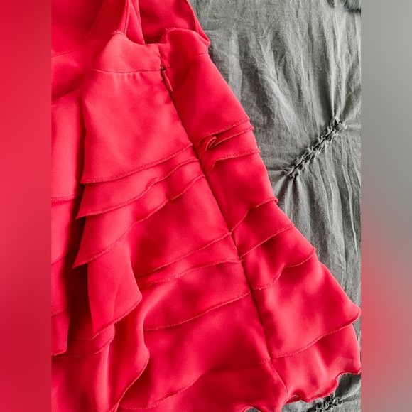 Express Ruffle Tank - Picture 3 of 5